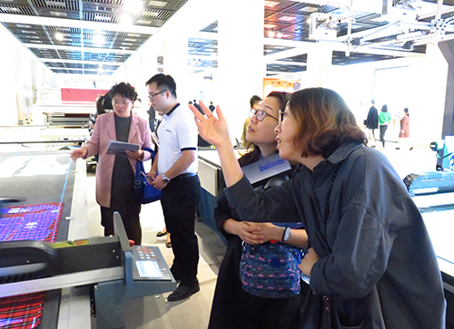 3 服装学院参加海澜时装周活动.jpg