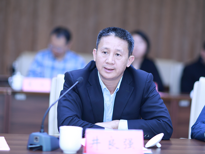 1. 江苏省总工会副主席井良强.JPG