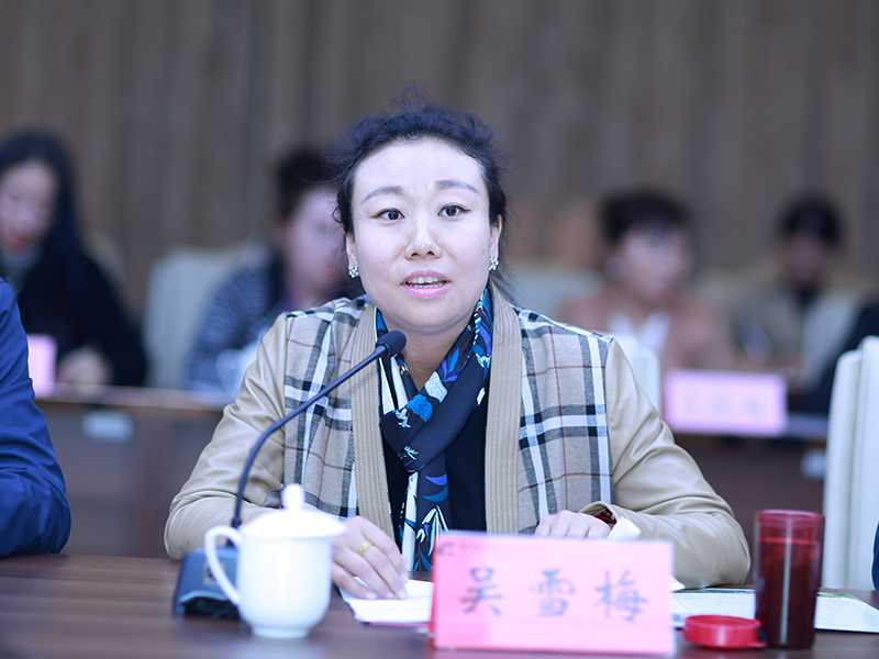 3. 新疆维吾尔自治区纺织服装产业工会副主席吴雪梅.JPG